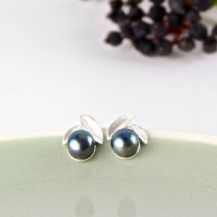 normal_peacock-freshwater-pearl-and-silver-leaves-earrings